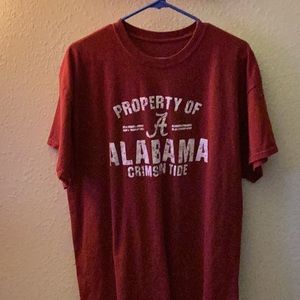 Alabama NCAA crimson tide T-shirt worn but looks newer. 2018 schedule on back.
